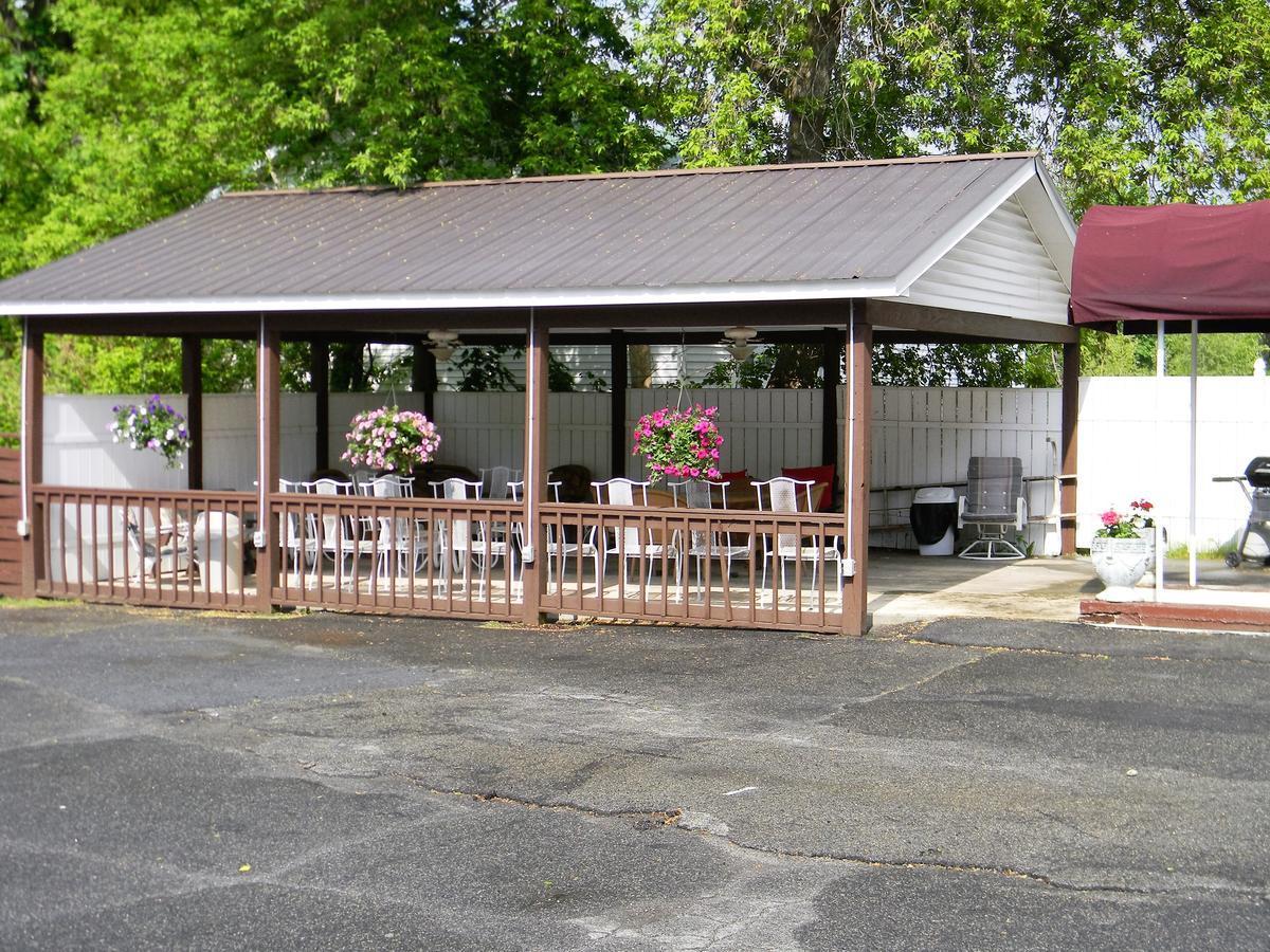 The Stone House Motel & Motor Lodge Ticonderoga Exterior foto